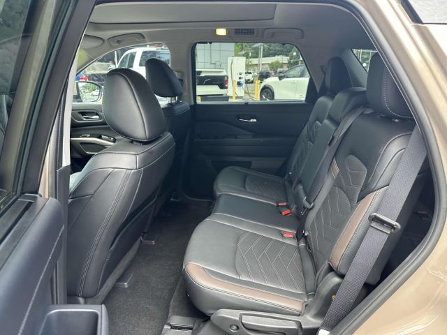 2024 Nissan Pathfinder Platinum 4WD