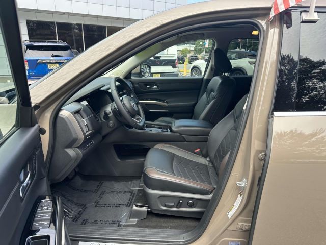2024 Nissan Pathfinder Platinum 4WD