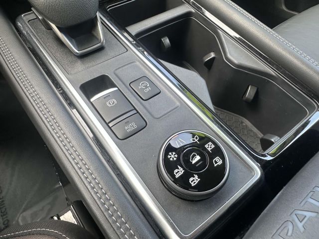 2024 Nissan Pathfinder Platinum 4WD