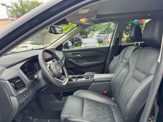 2024 Nissan Rogue AWD Platinum