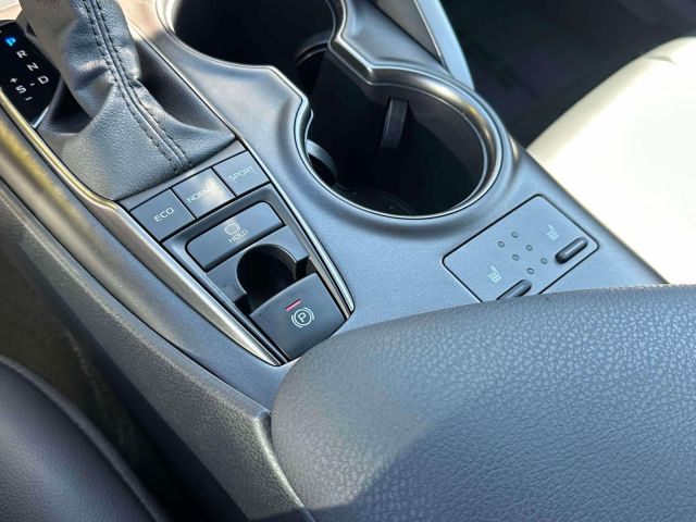 2024 Toyota Camry SE Auto AWD (Natl)