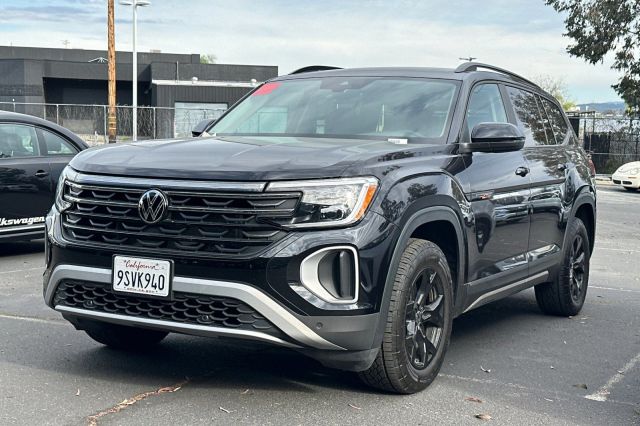 2024 Volkswagen Atlas 2.0T Peak Edition SE w/Technology