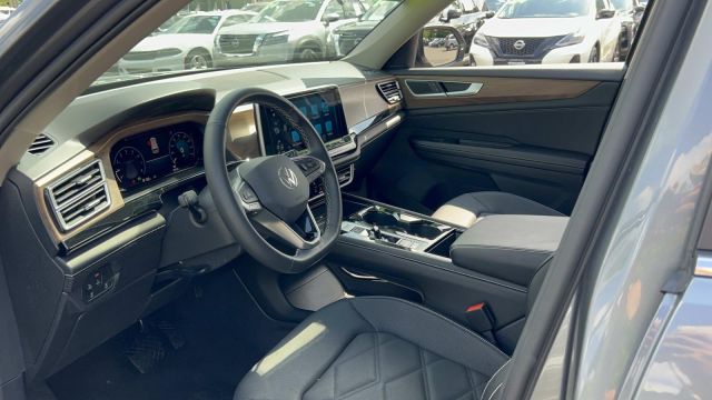 2024 Volkswagen Atlas 2.0T SE w/Technology 4MOTION