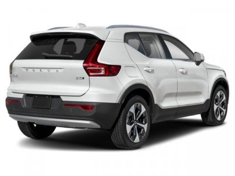 2024 Volvo XC40 Ultimate Bright Theme