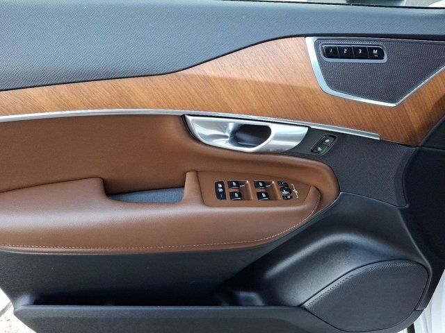 2024 Volvo XC90 Plus Bright Theme