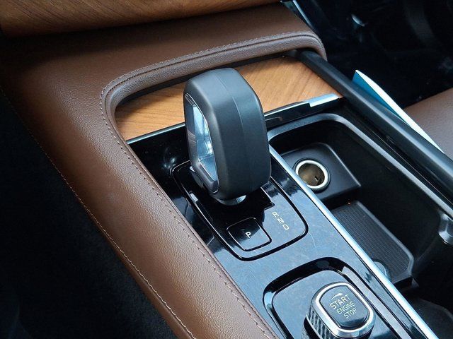 2024 Volvo XC90 Plus Bright Theme