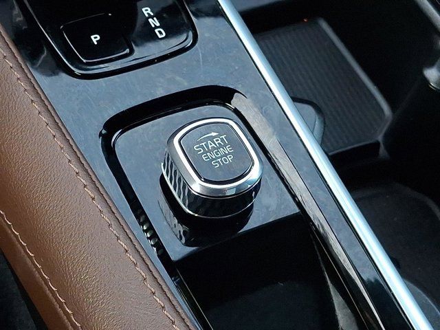 2024 Volvo XC90 Plus Bright Theme