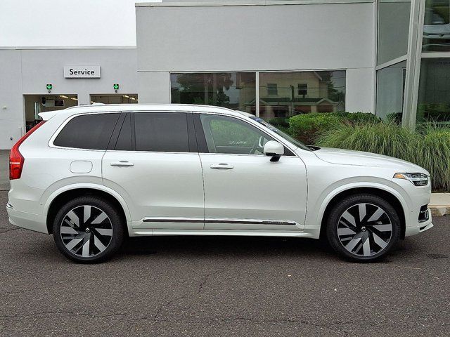 2024 Volvo XC90 Recharge Plug-In Hybrid Plus Bright Theme