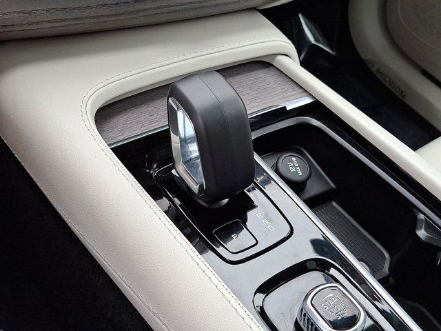 2024 Volvo XC90 Recharge Plug-In Hybrid Plus Bright Theme