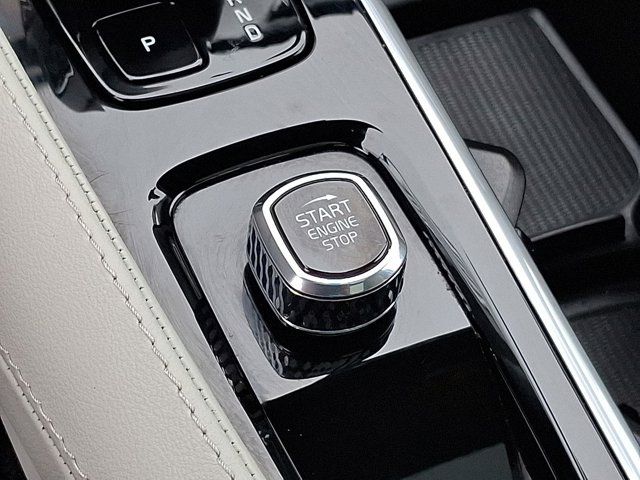 2024 Volvo XC90 Recharge Plug-In Hybrid Plus Bright Theme