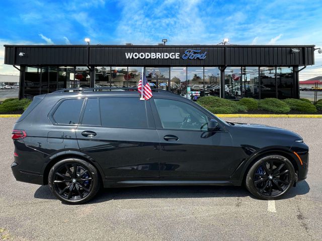 2025 BMW X7 xDrive40i Sports Activity Vehicle