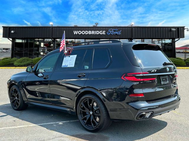 2025 BMW X7 xDrive40i Sports Activity Vehicle