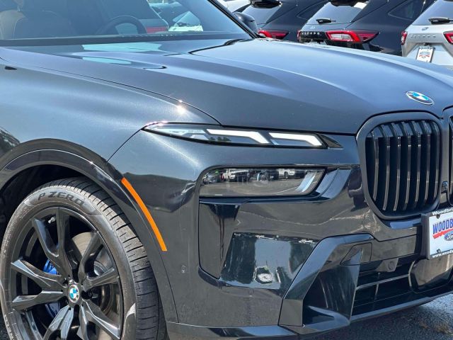 2025 BMW X7 xDrive40i Sports Activity Vehicle
