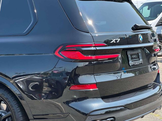 2025 BMW X7 xDrive40i Sports Activity Vehicle