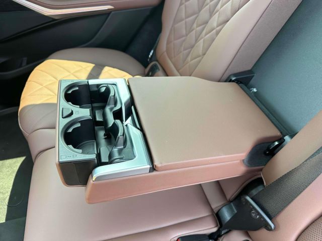 2025 BMW X7 xDrive40i Sports Activity Vehicle