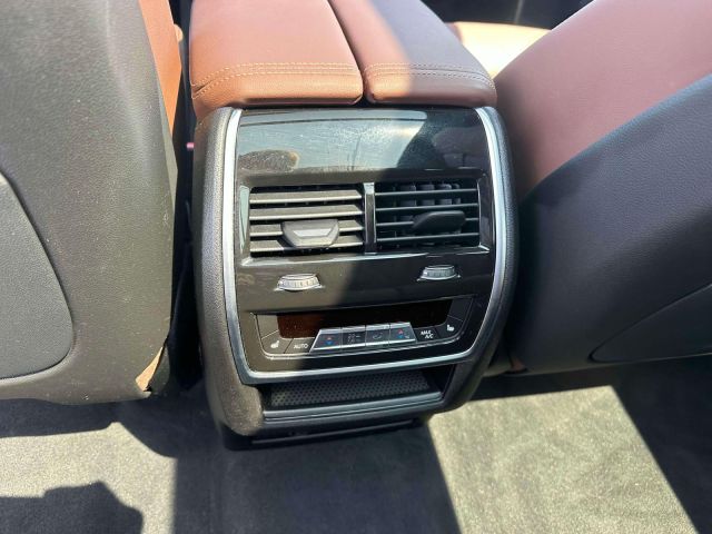 2025 BMW X7 xDrive40i Sports Activity Vehicle