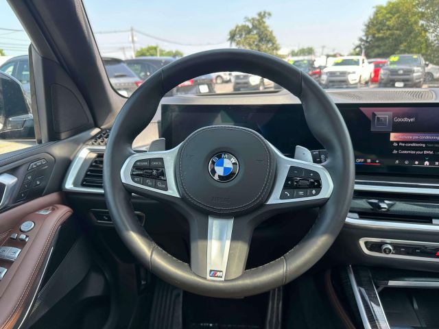2025 BMW X7 xDrive40i Sports Activity Vehicle