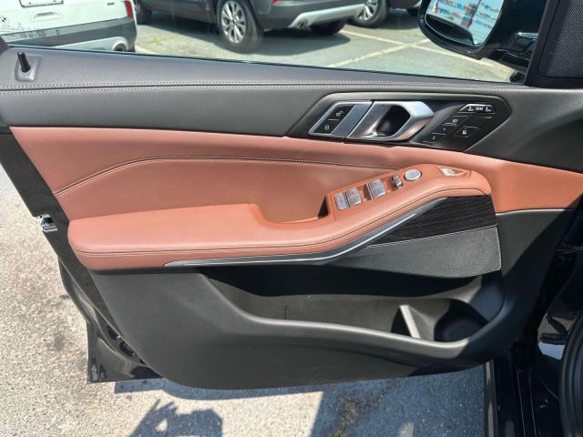 2025 BMW X7 xDrive40i Sports Activity Vehicle