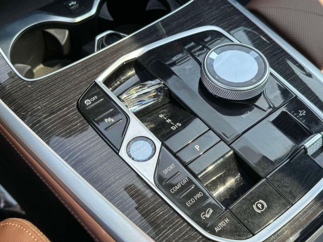 2025 BMW X7 xDrive40i Sports Activity Vehicle