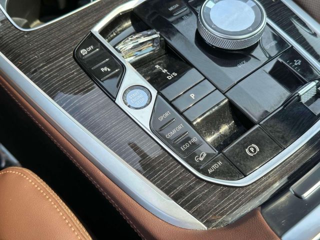 2025 BMW X7 xDrive40i Sports Activity Vehicle
