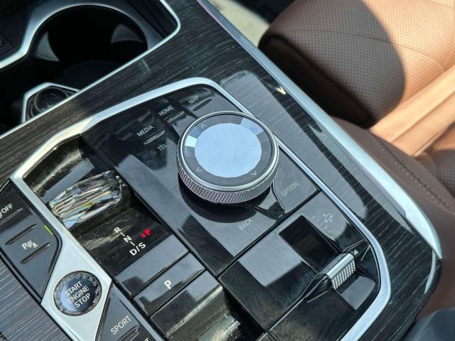 2025 BMW X7 xDrive40i Sports Activity Vehicle