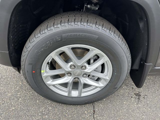 2025 Jeep Grand Cherokee Laredo X 4x4