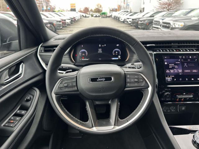 2025 Jeep Grand Cherokee Laredo X 4x4