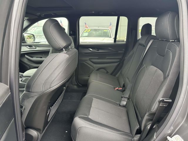 2025 Jeep Grand Cherokee Laredo X 4x4