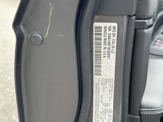 2025 Jeep Grand Cherokee Laredo X 4x4