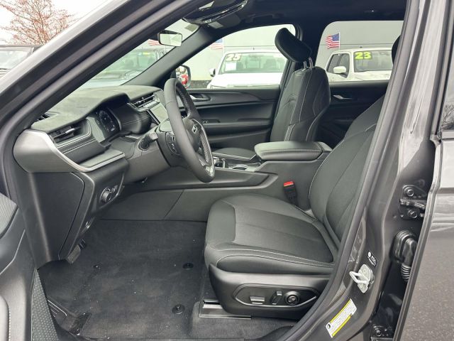 2025 Jeep Grand Cherokee Laredo X 4x4