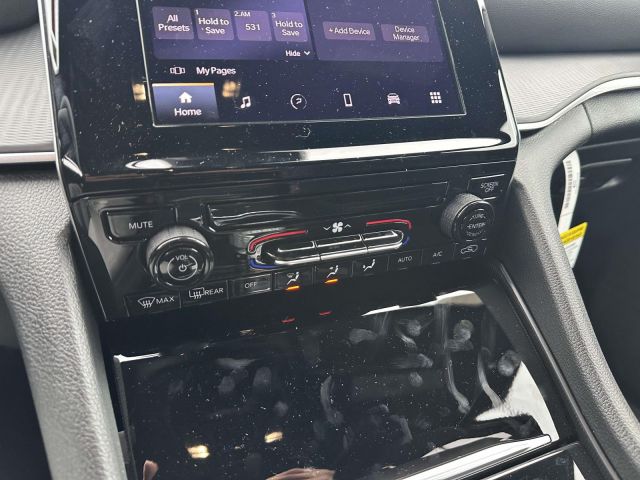 2025 Jeep Grand Cherokee Laredo X 4x4