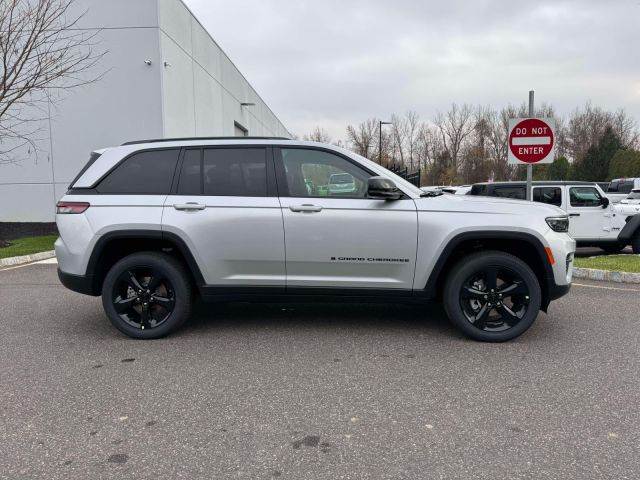 2025 Jeep Grand Cherokee Altitude X 4x4