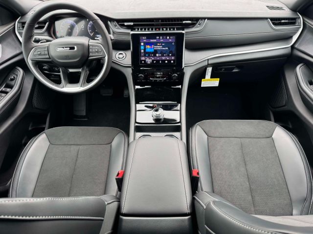 2025 Jeep Grand Cherokee Altitude X 4x4