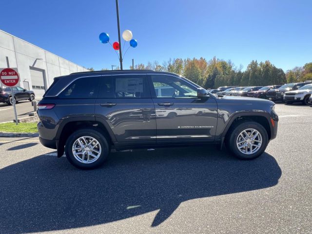 2025 Jeep Grand Cherokee Laredo X 4x4