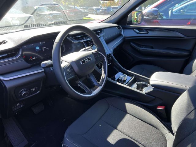 2025 Jeep Grand Cherokee Laredo X 4x4