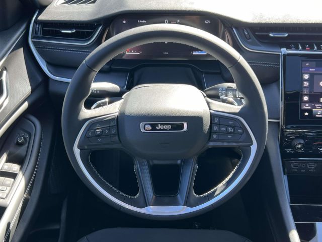 2025 Jeep Grand Cherokee Laredo X 4x4