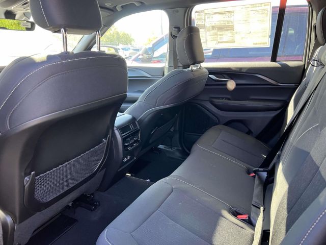 2025 Jeep Grand Cherokee Laredo X 4x4
