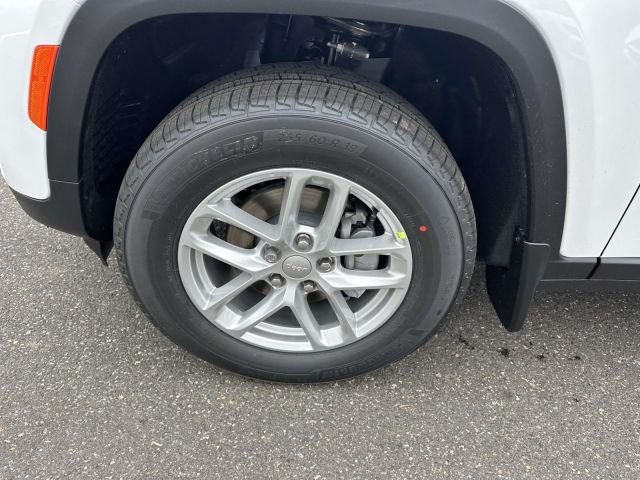 2025 Jeep Grand Cherokee Laredo X 4x4