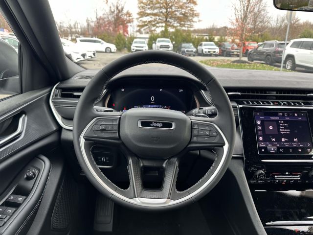 2025 Jeep Grand Cherokee Laredo X 4x4