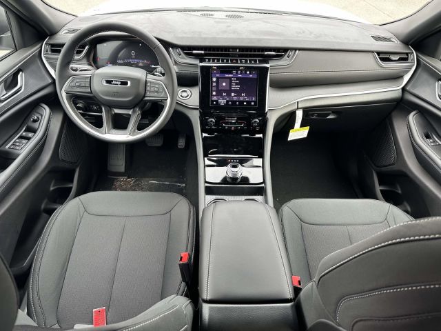 2025 Jeep Grand Cherokee Laredo X 4x4