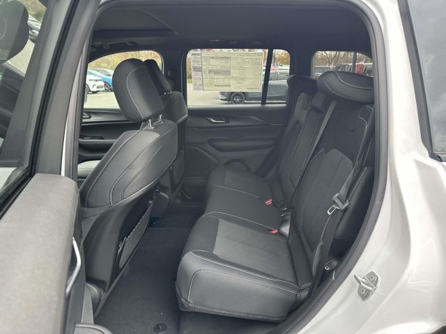 2025 Jeep Grand Cherokee Laredo X 4x4