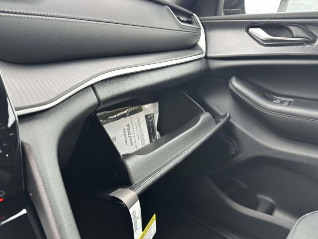 2025 Jeep Grand Cherokee Laredo X 4x4