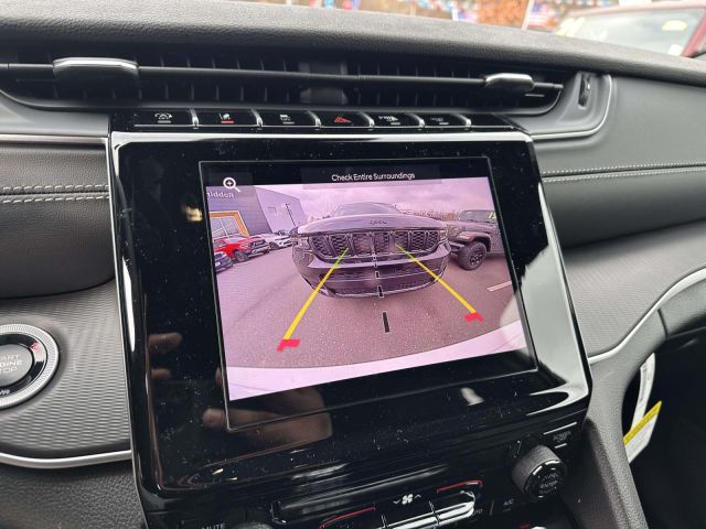 2025 Jeep Grand Cherokee Laredo X 4x4