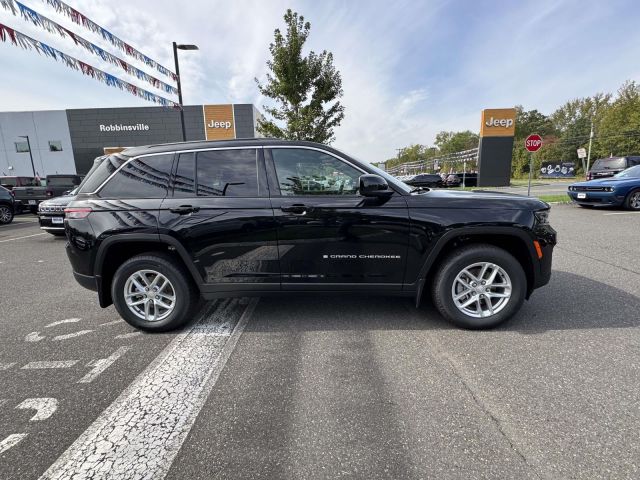 2025 Jeep Grand Cherokee Laredo X 4x4