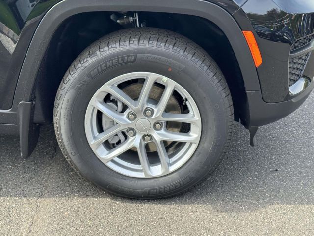 2025 Jeep Grand Cherokee Laredo X 4x4