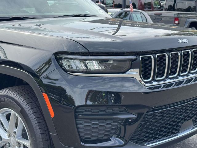 2025 Jeep Grand Cherokee Laredo X 4x4