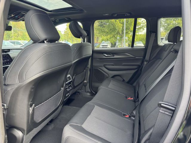 2025 Jeep Grand Cherokee Laredo X 4x4