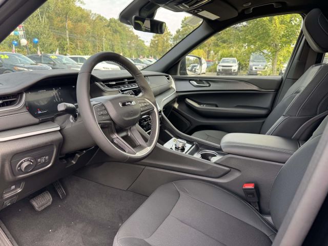 2025 Jeep Grand Cherokee Laredo X 4x4