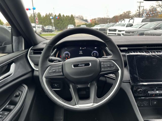 2025 Jeep Grand Cherokee LAREDO X 4X4 2025 Jeep Grand Cherokee LAREDO X 4X4