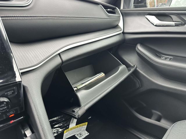 2025 Jeep Grand Cherokee LAREDO X 4X4 2025 Jeep Grand Cherokee LAREDO X 4X4